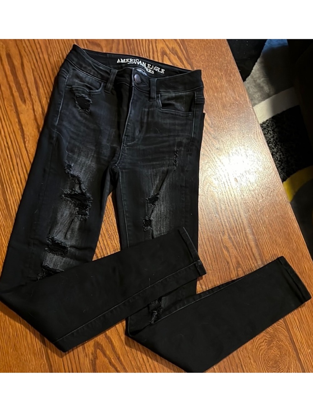 American Eagle • Women’s Size 00 • Black Distressed Super Super Stretch Jeans